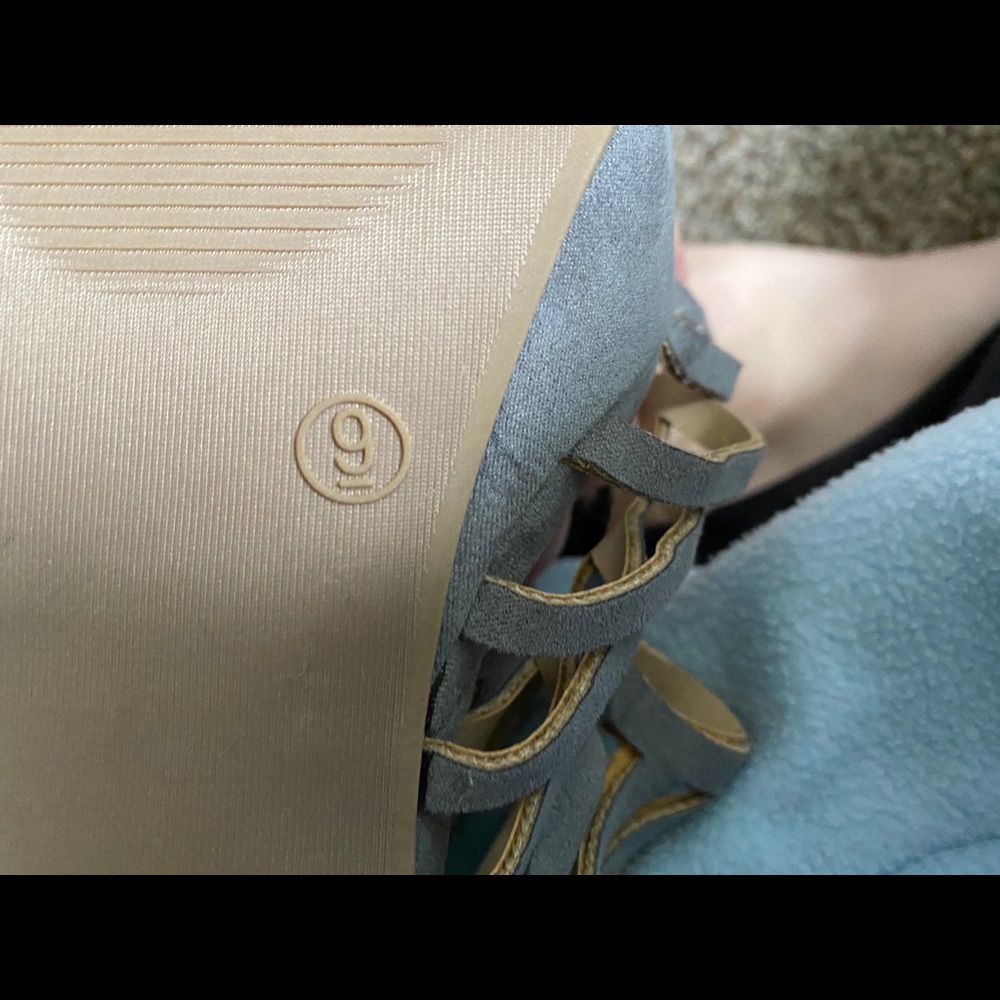 Shoes - Picture 4 of 4